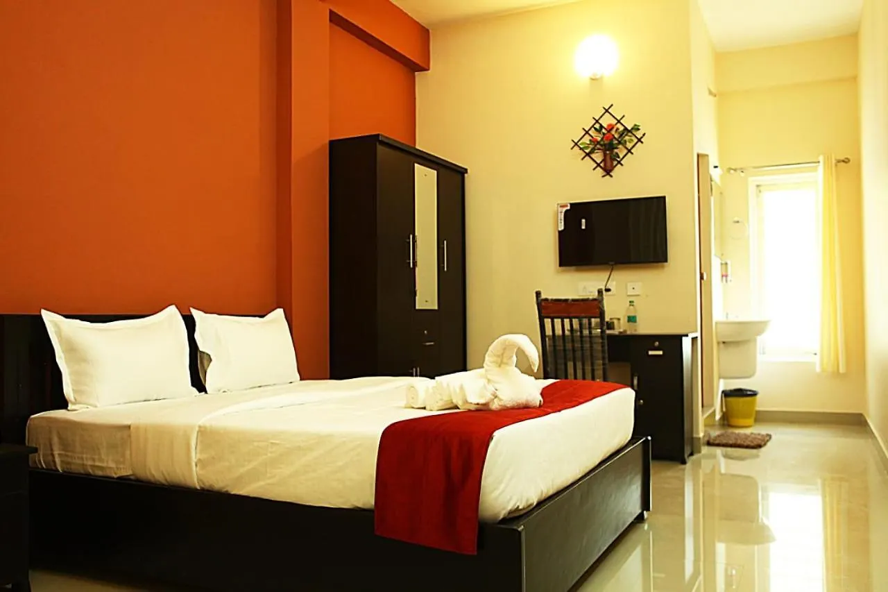 מלון Ramakkalmedu Karamangattu Residency